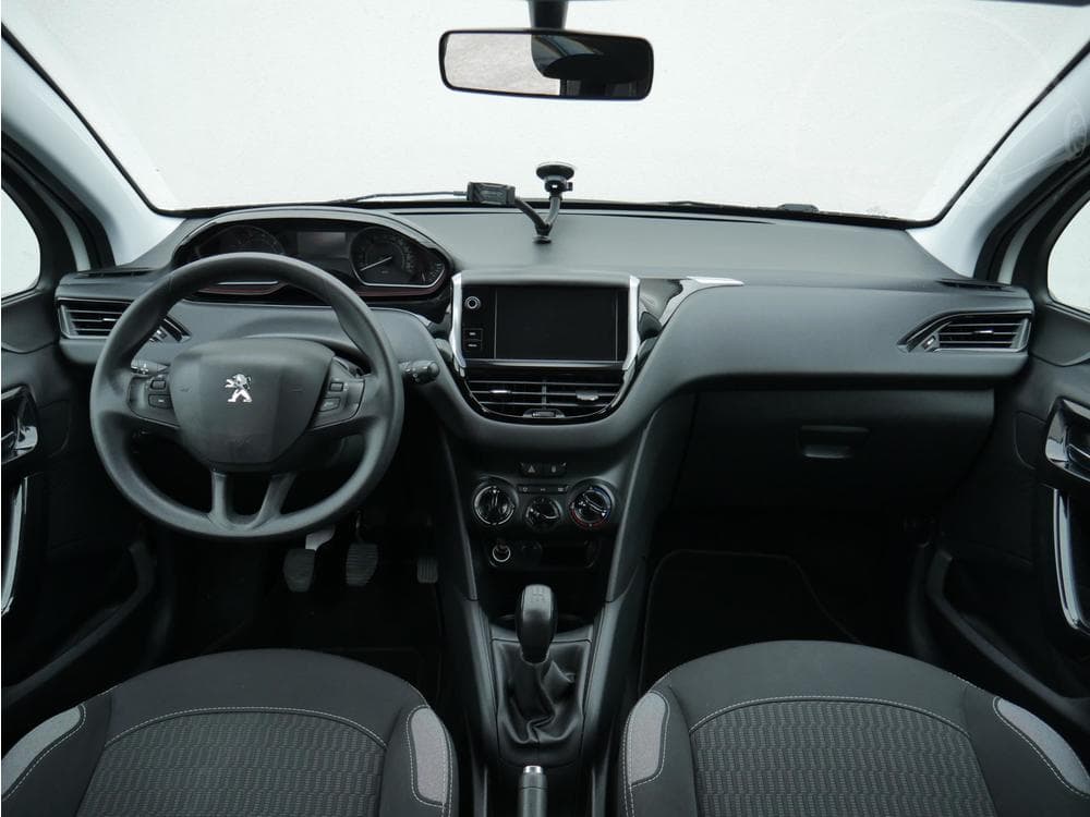2015 Peugeot 208 - 15