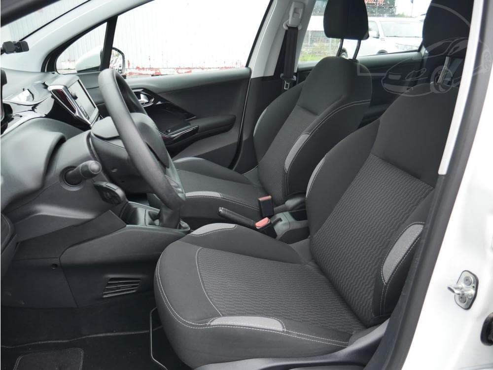 2015 Peugeot 208 - 17