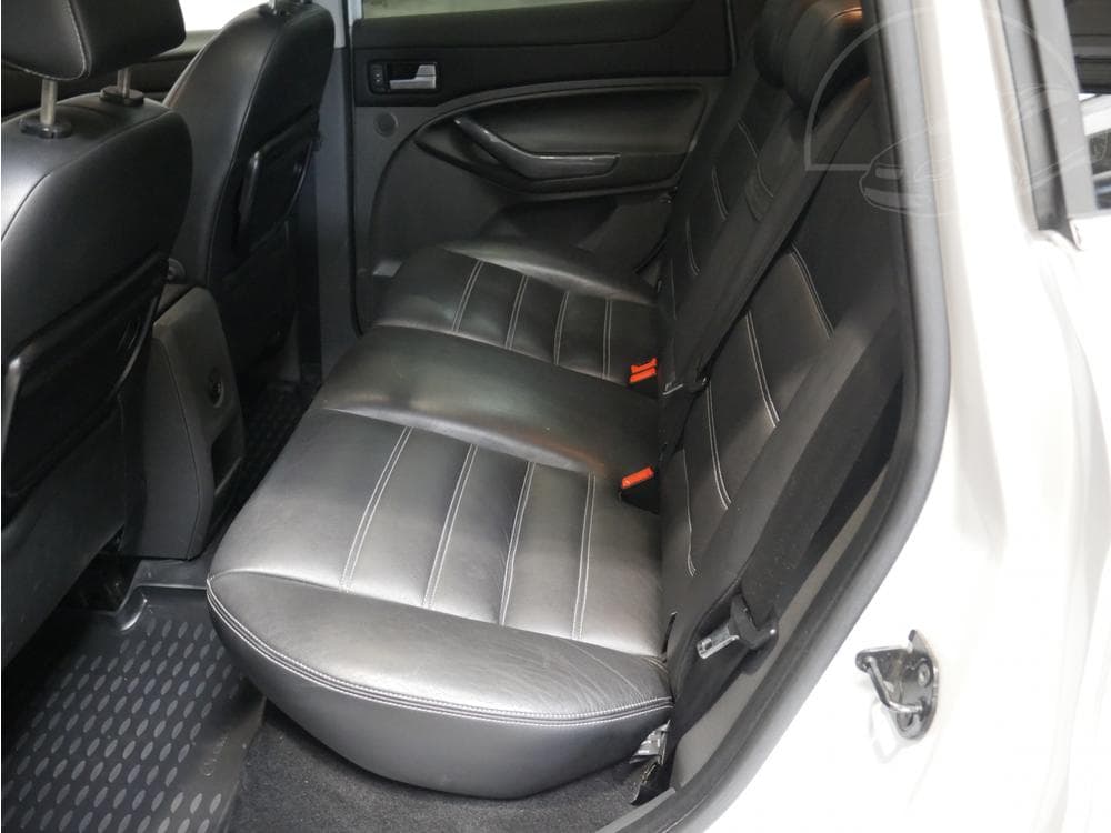 2010 Ford KUGA - 19