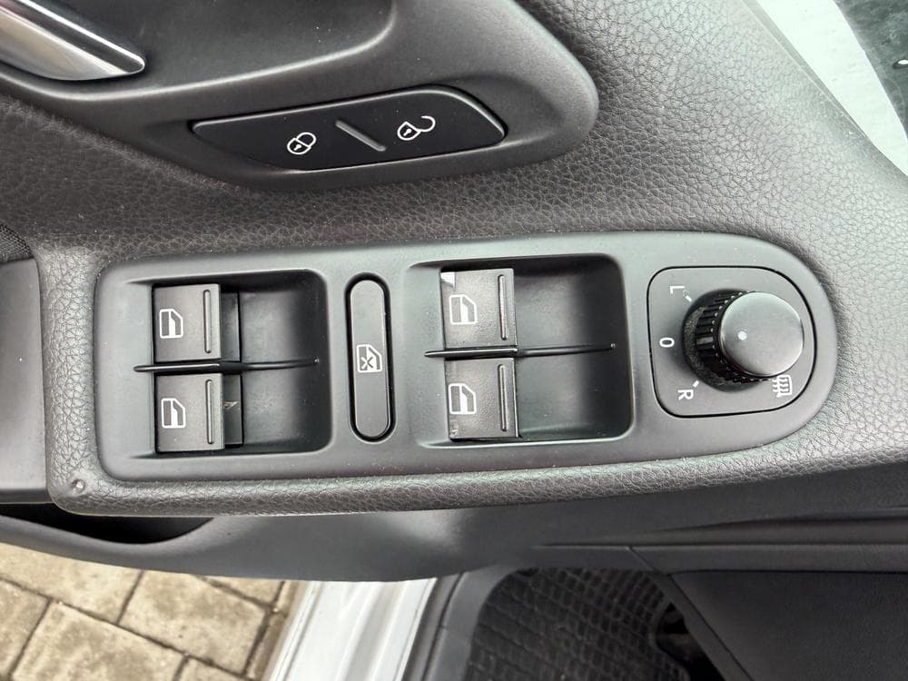 2009 Volkswagen GOLF - 11