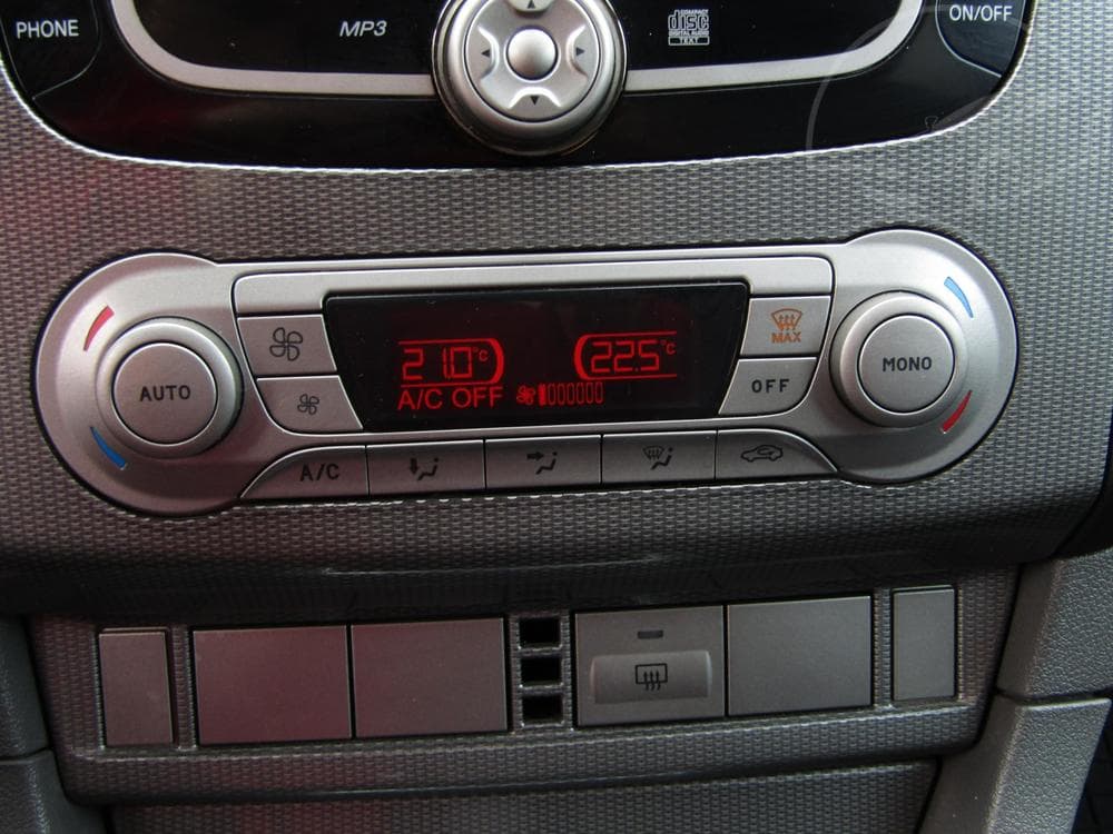 2009 Ford FOCUS - 53