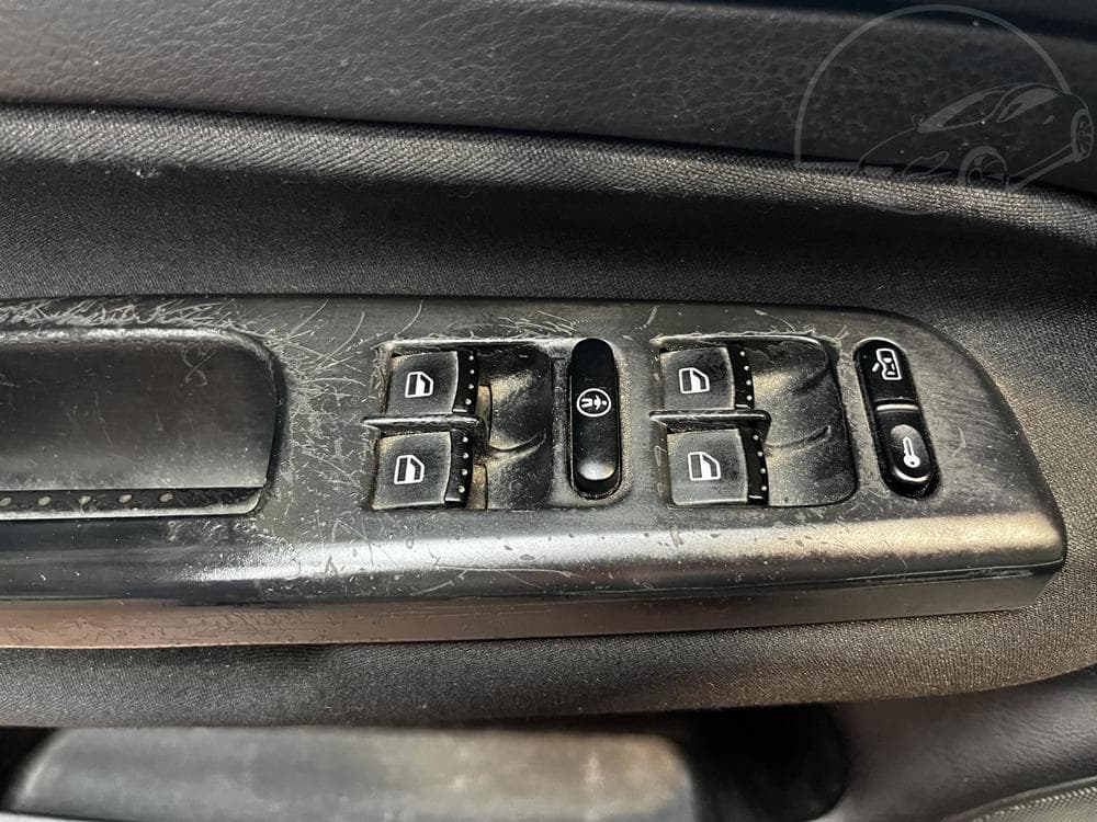 2002 Volkswagen GOLF - 11