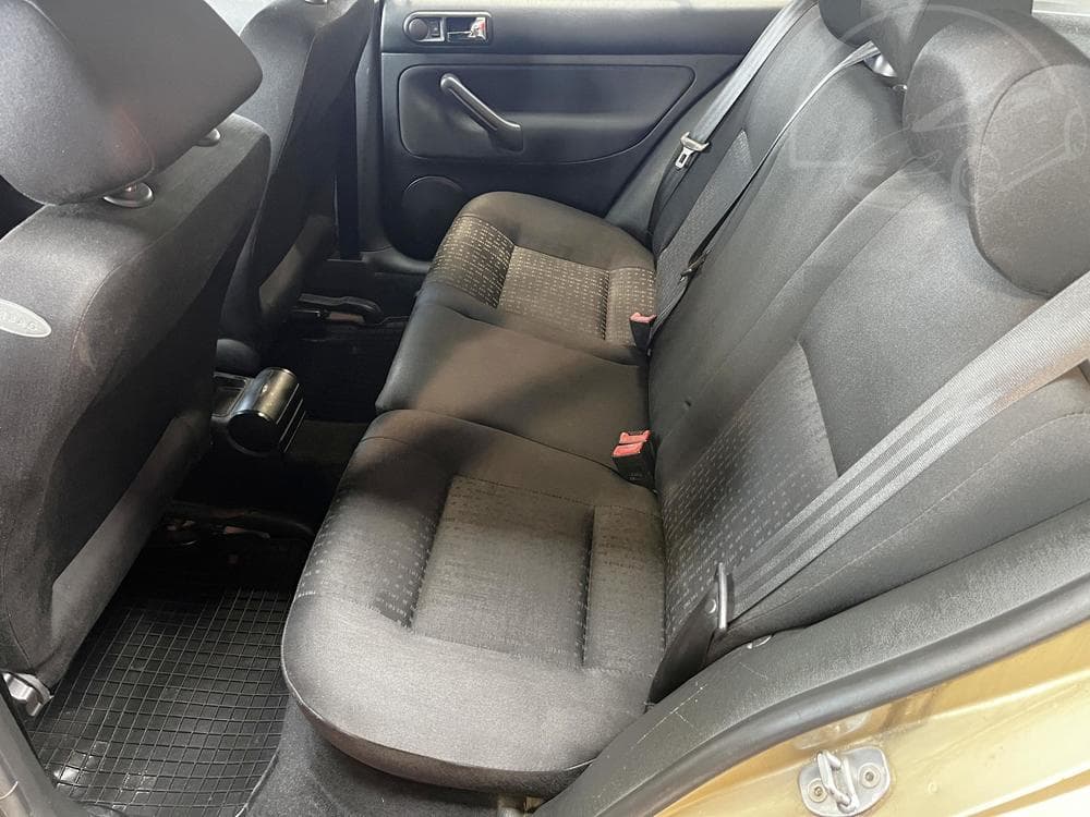 2002 Volkswagen GOLF - 9