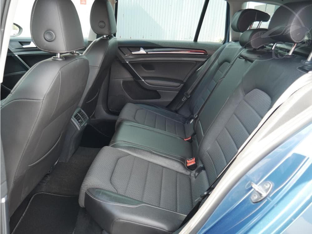 2015 Volkswagen GOLF - 28