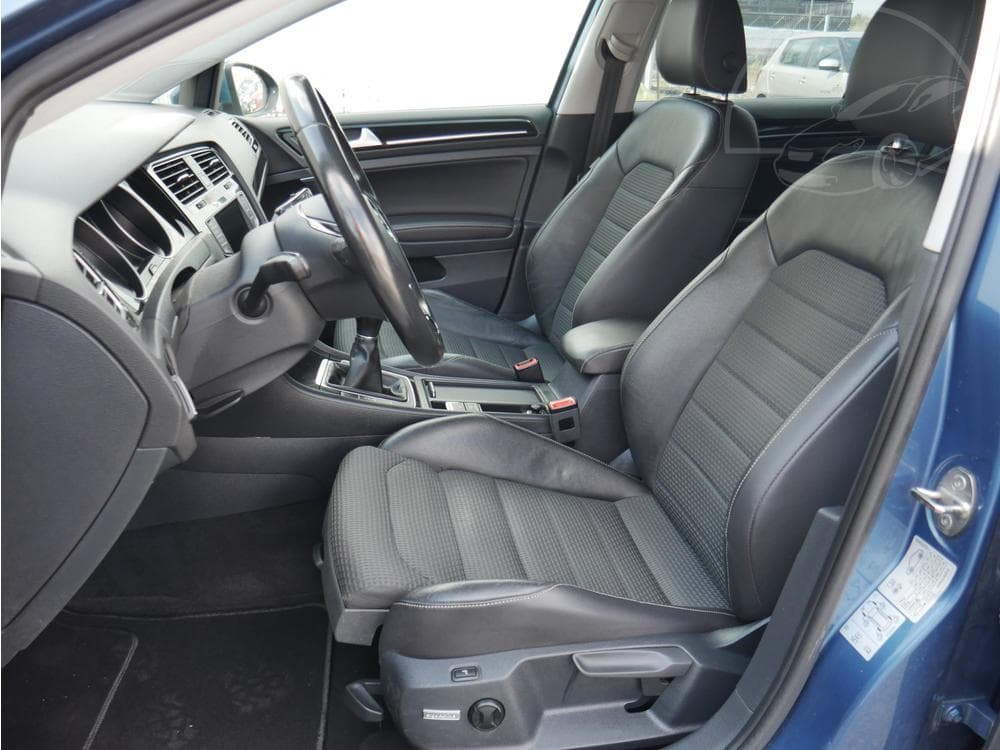 2015 Volkswagen GOLF - 25