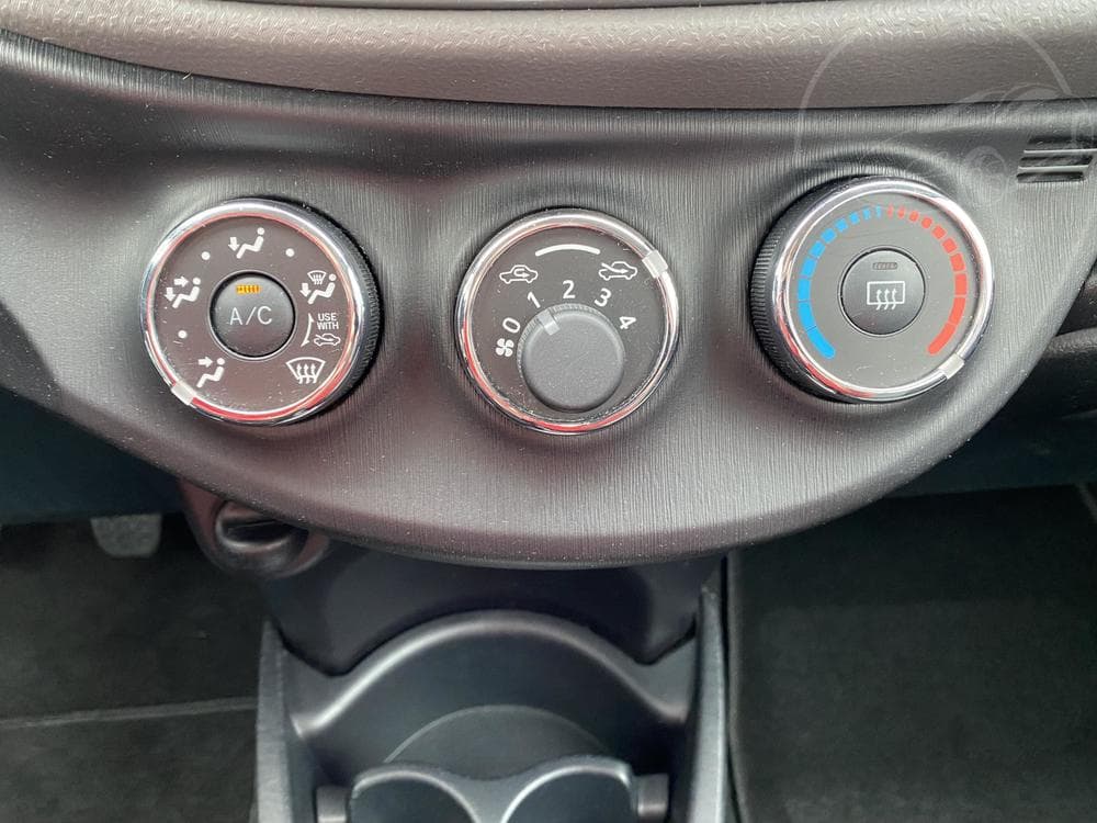 2014 Toyota YARIS - 16