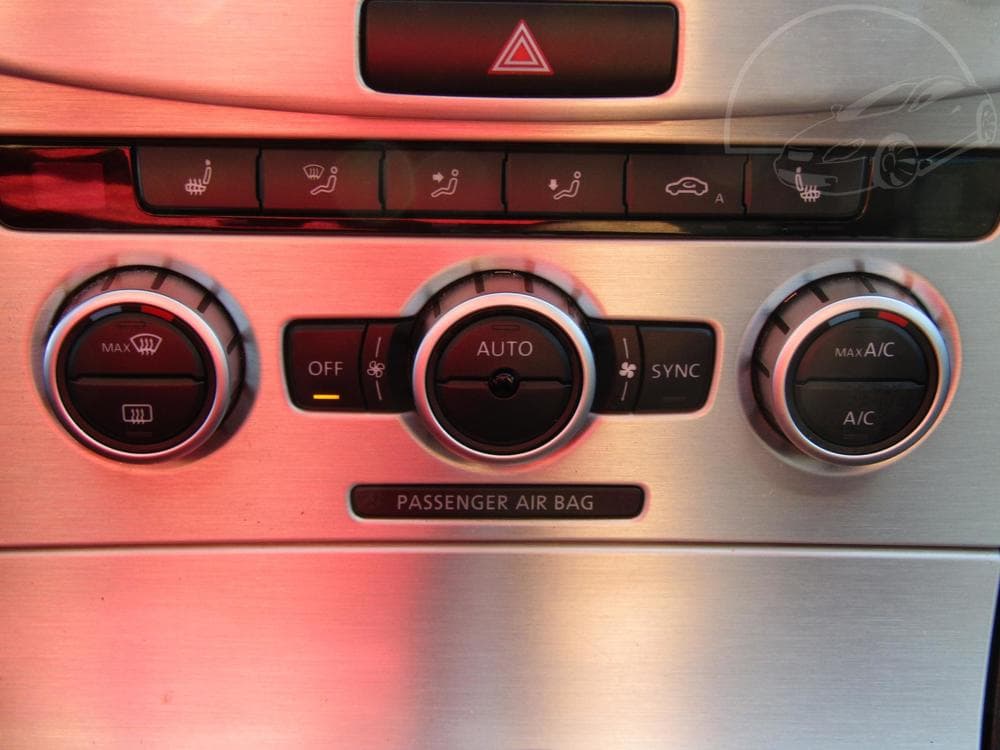 2012 Volkswagen PASSAT - 46