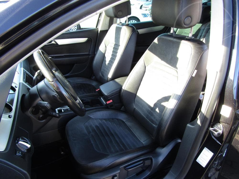2012 Volkswagen PASSAT - 25