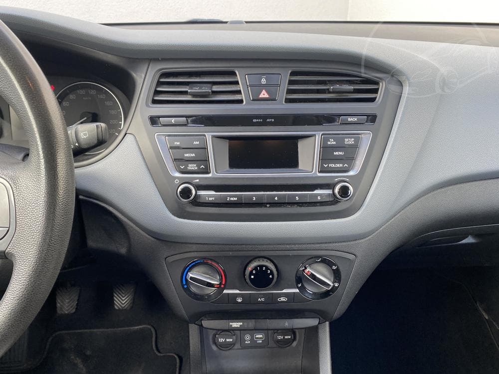 2015 Hyundai i20 - 12