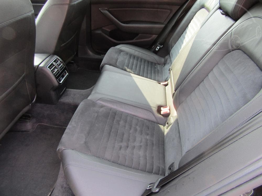 2017 Volkswagen PASSAT - 28