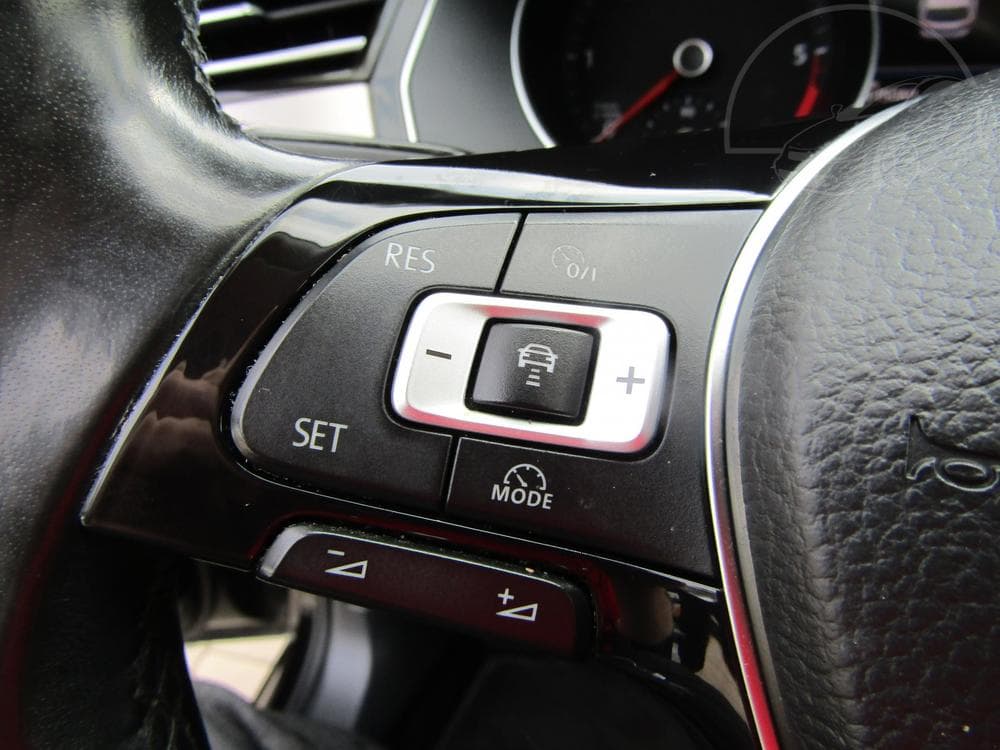 2017 Volkswagen PASSAT - 37