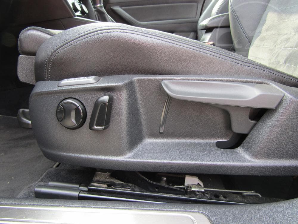 2017 Volkswagen PASSAT - 55