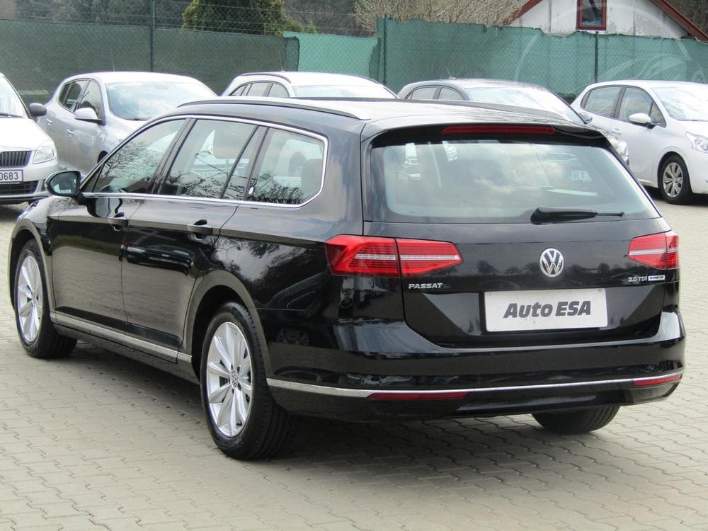 2017 Volkswagen PASSAT - 16