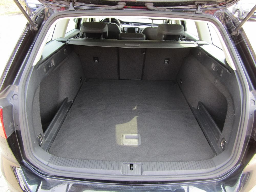 2017 Volkswagen PASSAT - 19