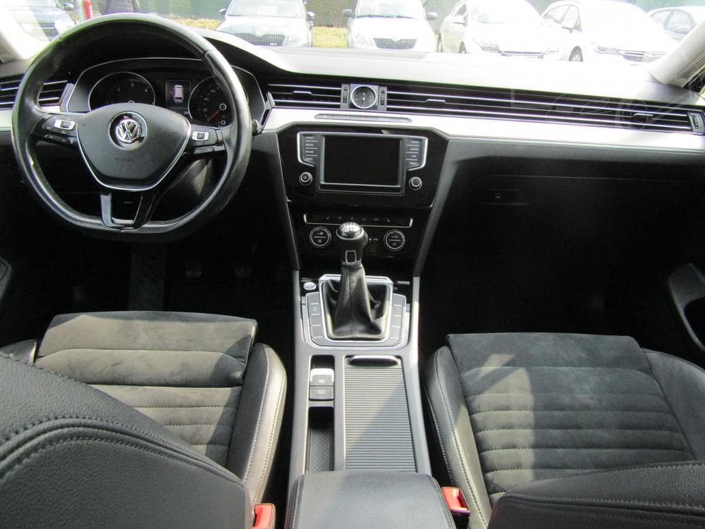 2017 Volkswagen PASSAT - 22