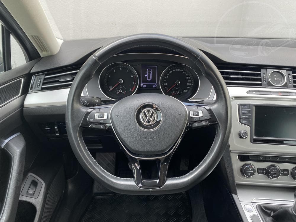 2017 Volkswagen PASSAT - 41