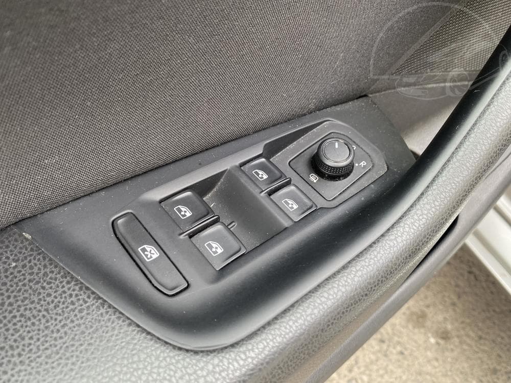 2017 Volkswagen PASSAT - 49