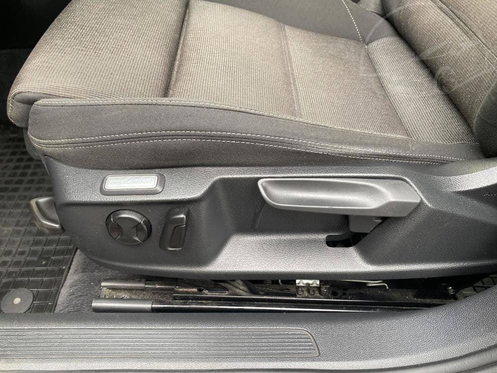 2017 Volkswagen PASSAT - 53