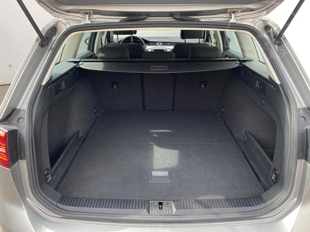 2017 Volkswagen PASSAT - 25
