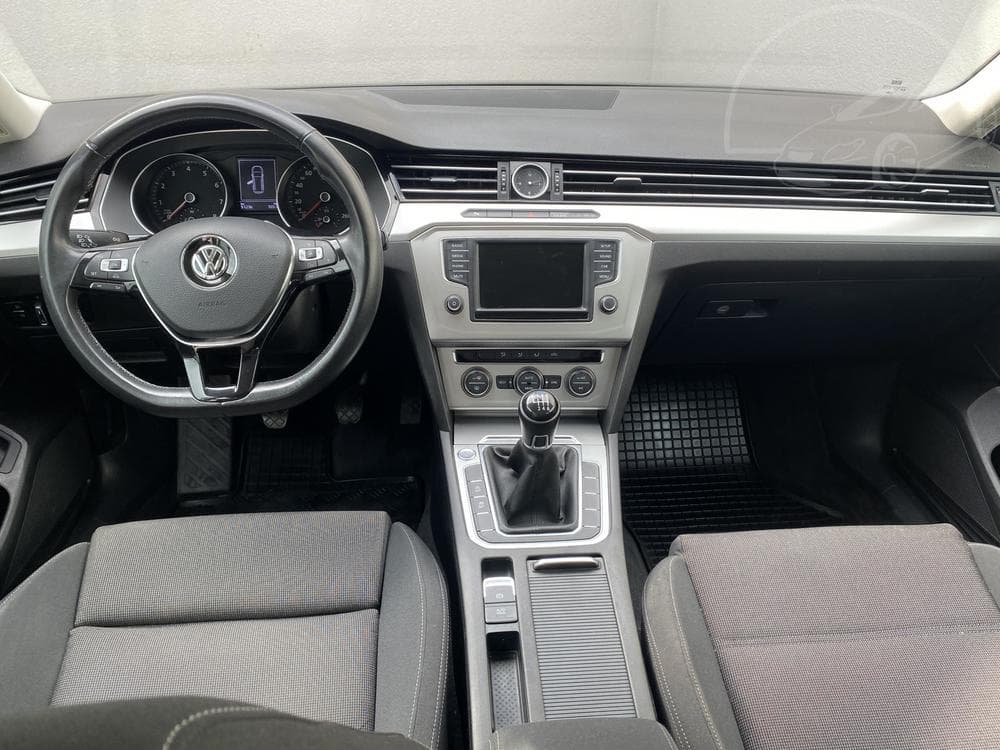 2017 Volkswagen PASSAT - 29