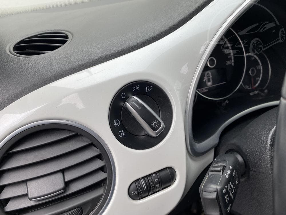 2013 Volkswagen BEETLE - 13