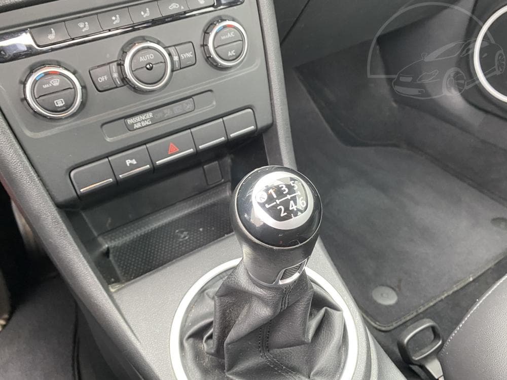 2013 Volkswagen BEETLE - 15