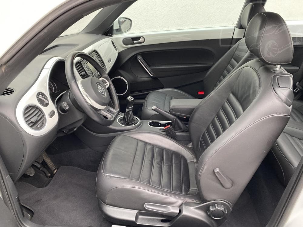 2013 Volkswagen BEETLE - 9