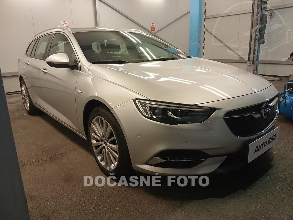 Opel Insignia 2.0 CDTi 1.maj Serv.kniha