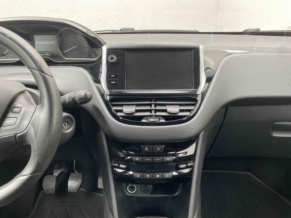 2017 Peugeot 208 - 12