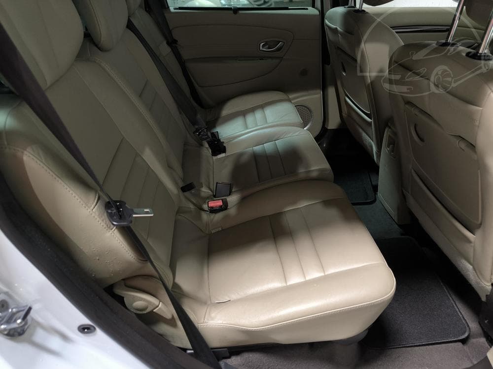 2009 Renault MEGANE - 11