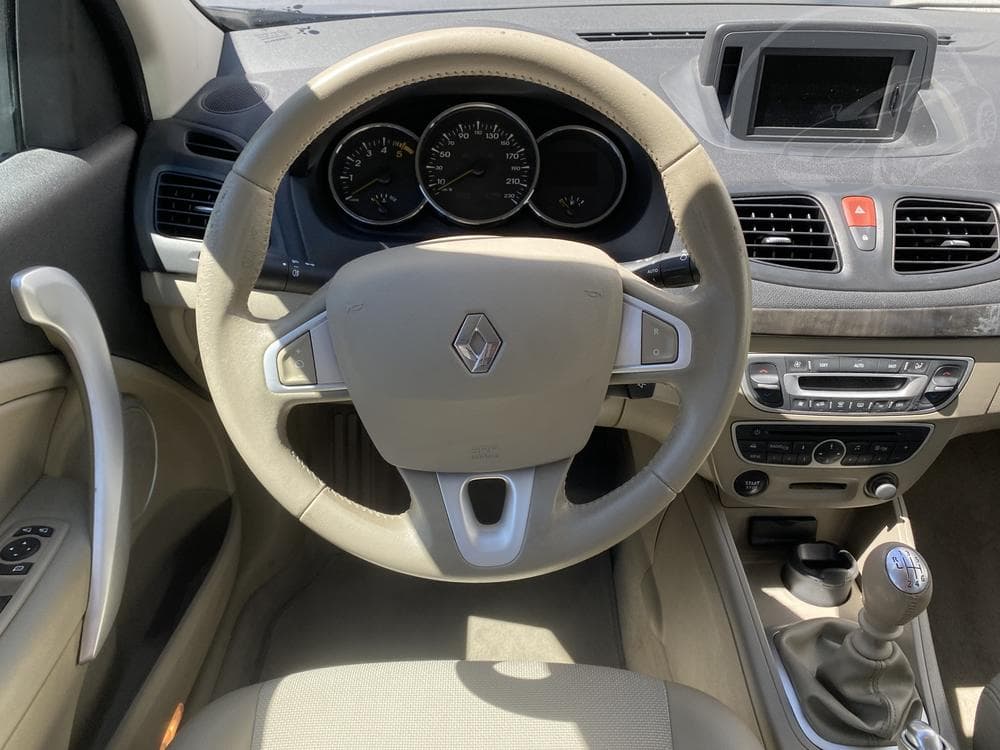 2011 Renault FLUENCE - 11