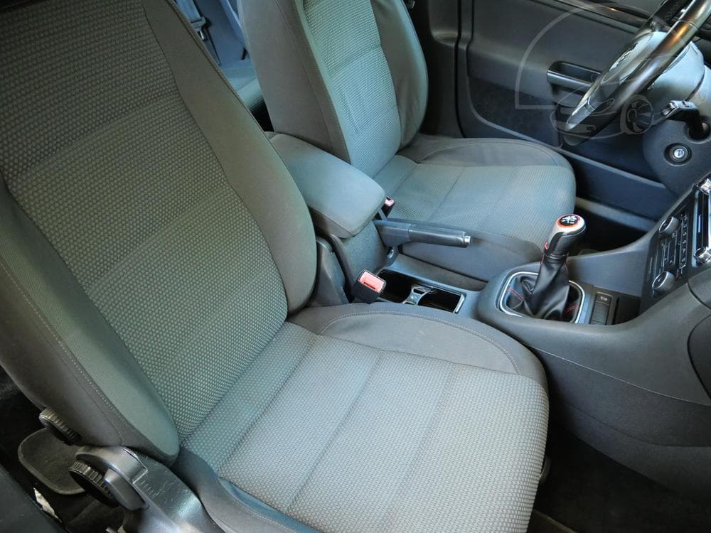 2011 Volkswagen GOLF - 11