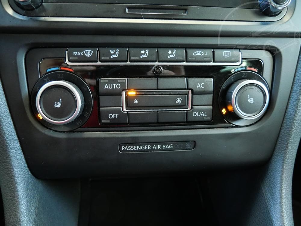 2011 Volkswagen GOLF - 16