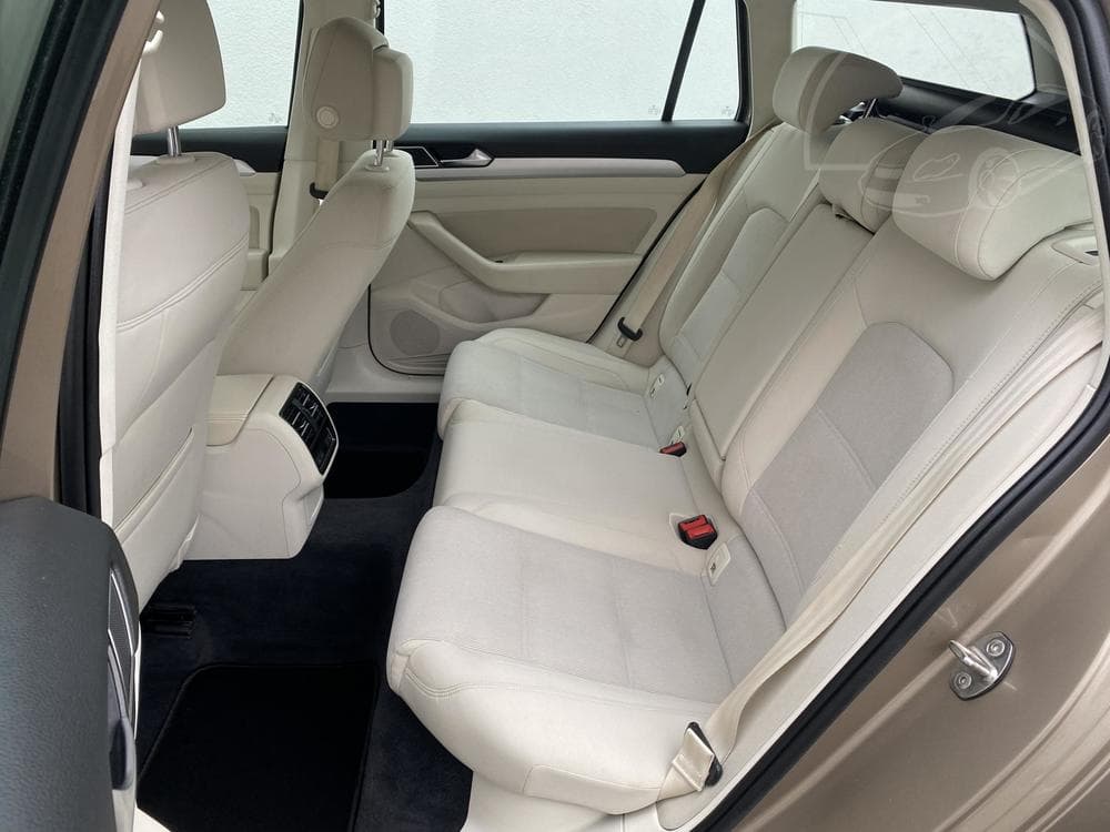 2016 Volkswagen Passat - 10