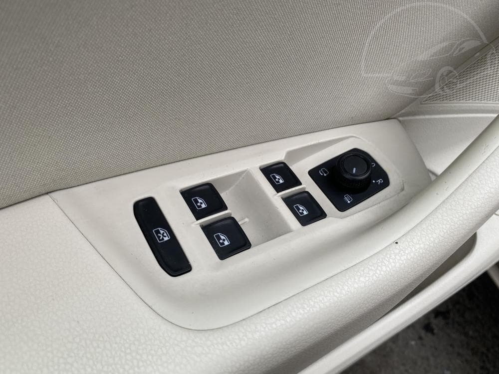 2016 Volkswagen Passat - 13