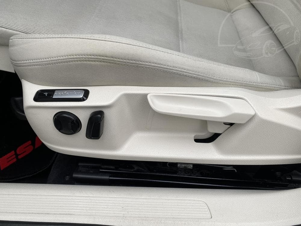 2016 Volkswagen Passat - 14