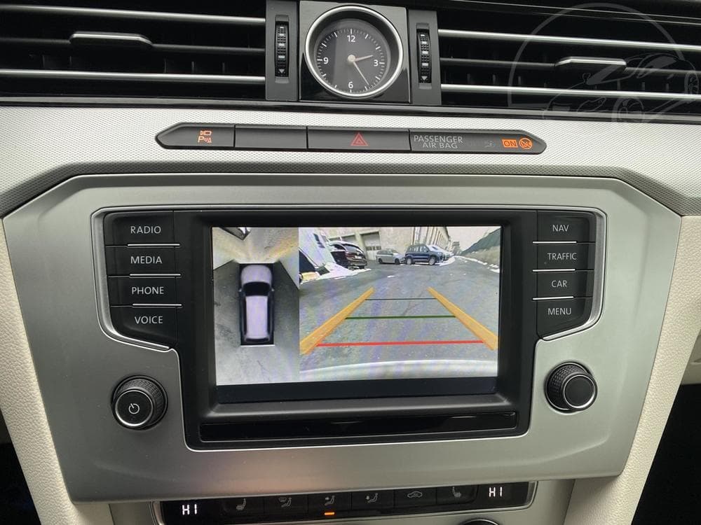 2016 Volkswagen Passat - 17