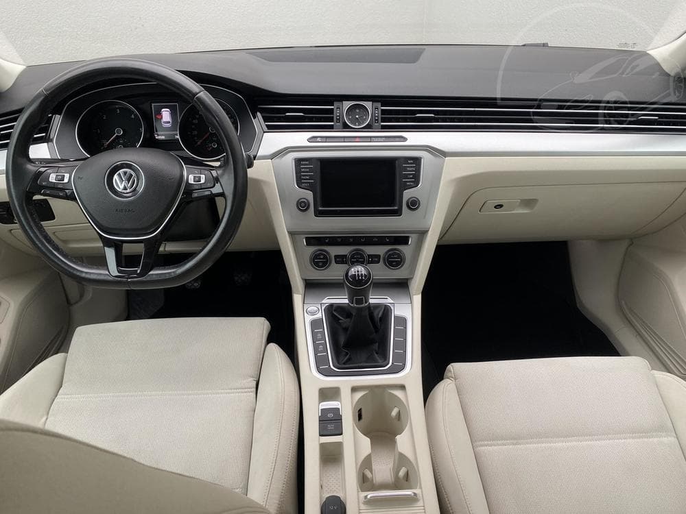 2016 Volkswagen Passat - 8
