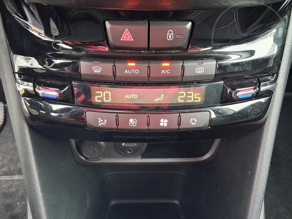 2017 Peugeot 2008 - 18
