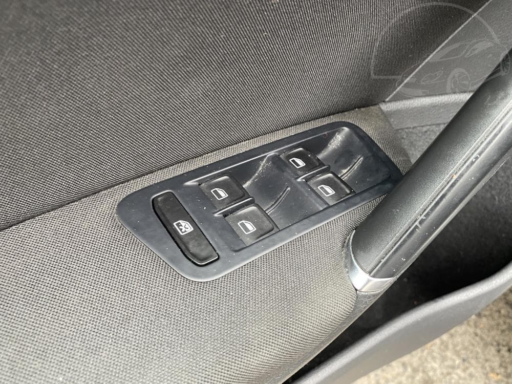 2013 Volkswagen GOLF - 37