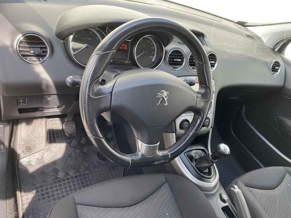 2013 Peugeot 308 - 11