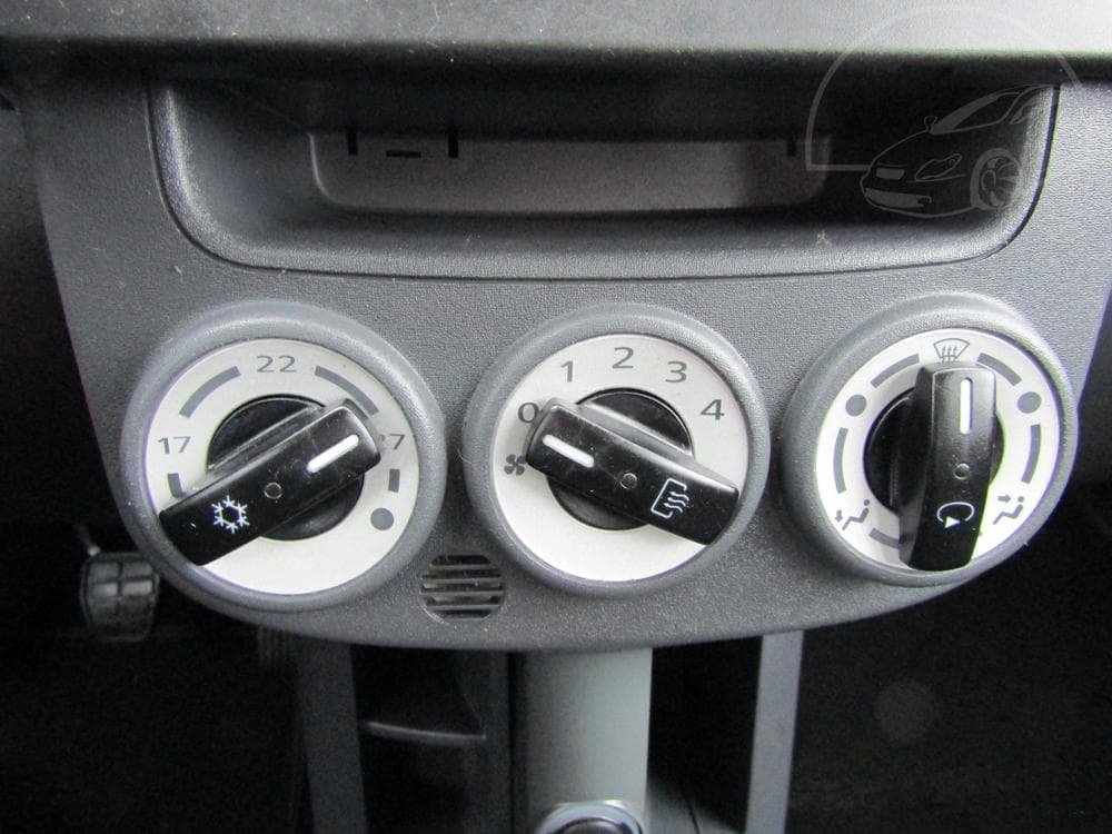 2009 Mitsubishi Colt - 25