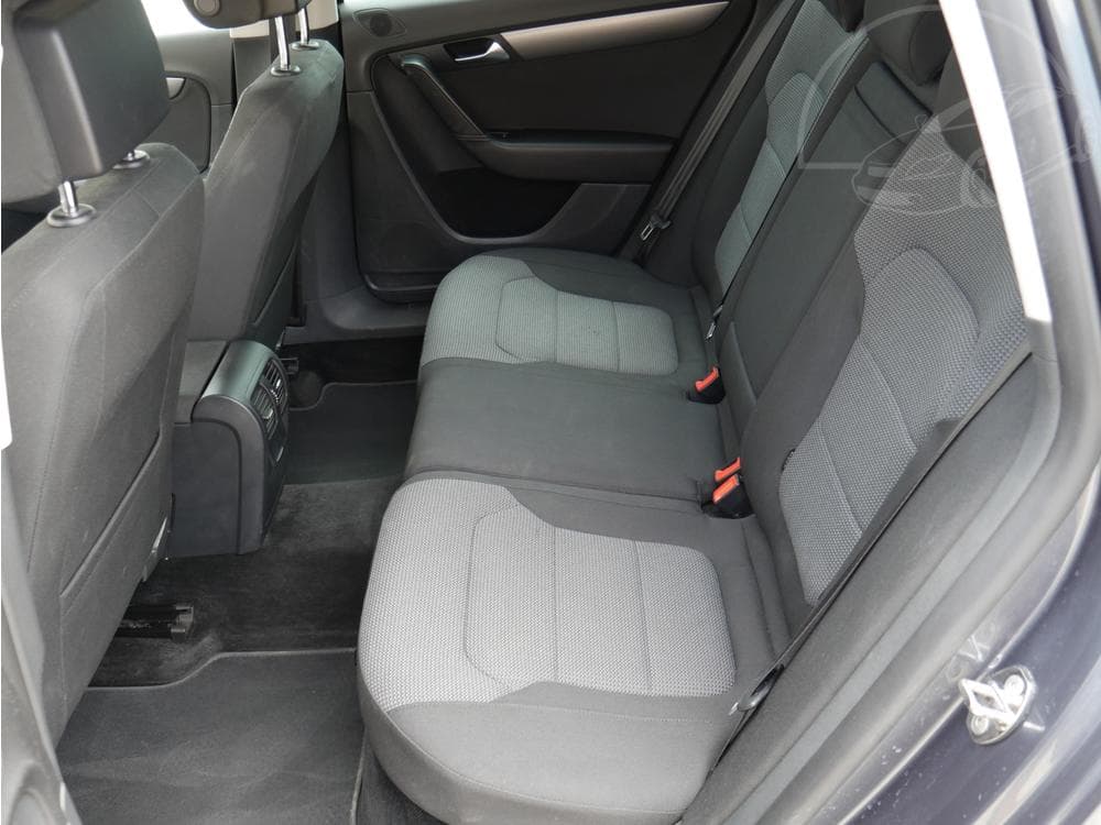 2011 Volkswagen PASSAT - 10