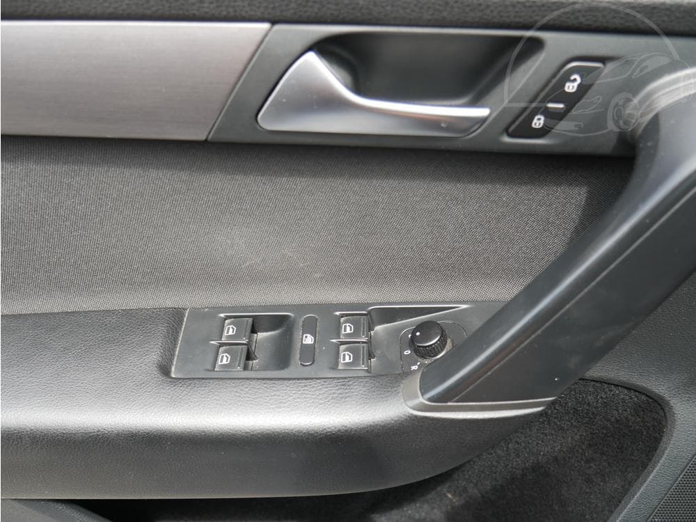 2011 Volkswagen PASSAT - 11