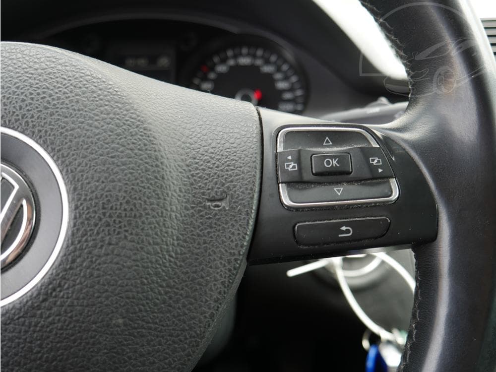 2011 Volkswagen PASSAT - 15