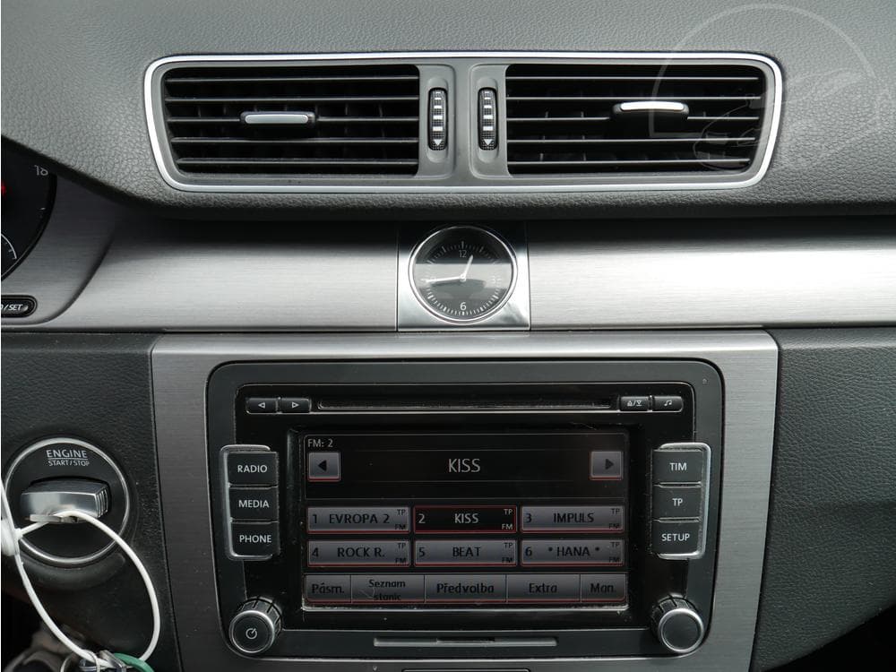 2011 Volkswagen PASSAT - 16