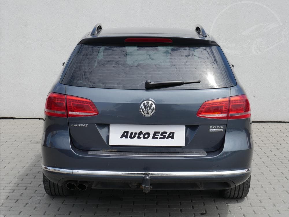 2011 Volkswagen PASSAT - 5