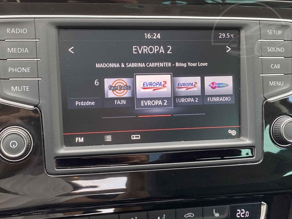2016 Volkswagen PASSAT - 16