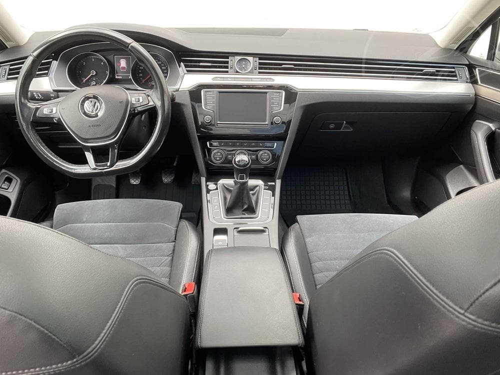 2016 Volkswagen PASSAT - 8