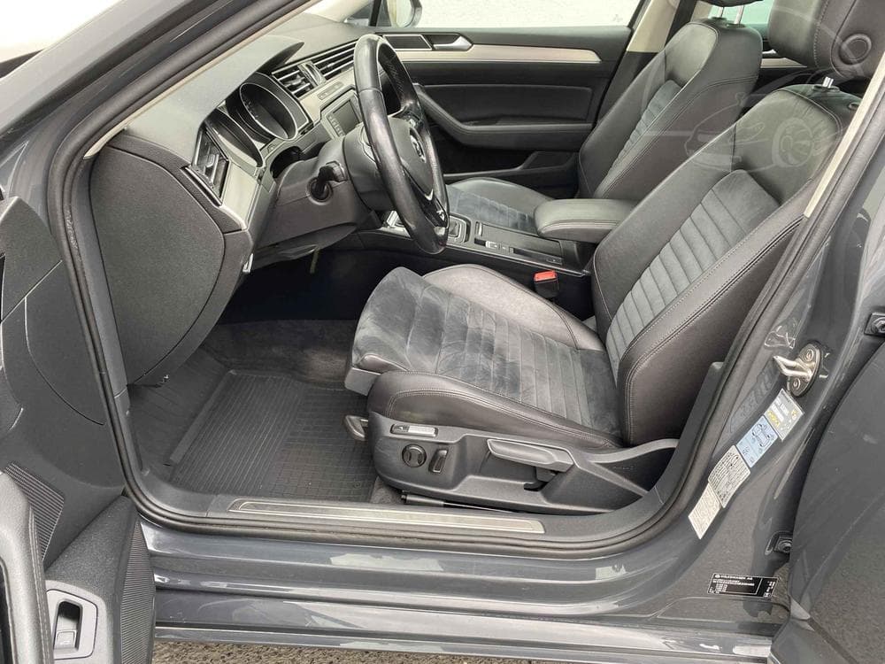 2016 Volkswagen PASSAT - 9